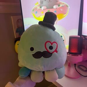 EIKO SQUISHMALLOW 8” PRISTINE CONDITION
